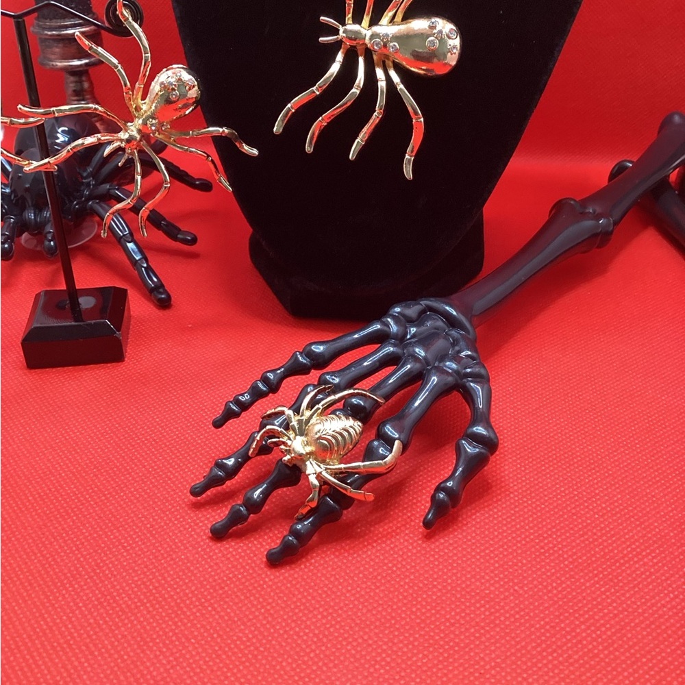 50% Off! For 3 Days!   NWOT - Classy & Sassy Gold Spider Set !!!!!  BRAND NEW! - Picture 5 of 6